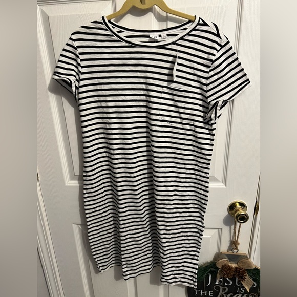GAP Dresses & Skirts - Gap dress size large nwt